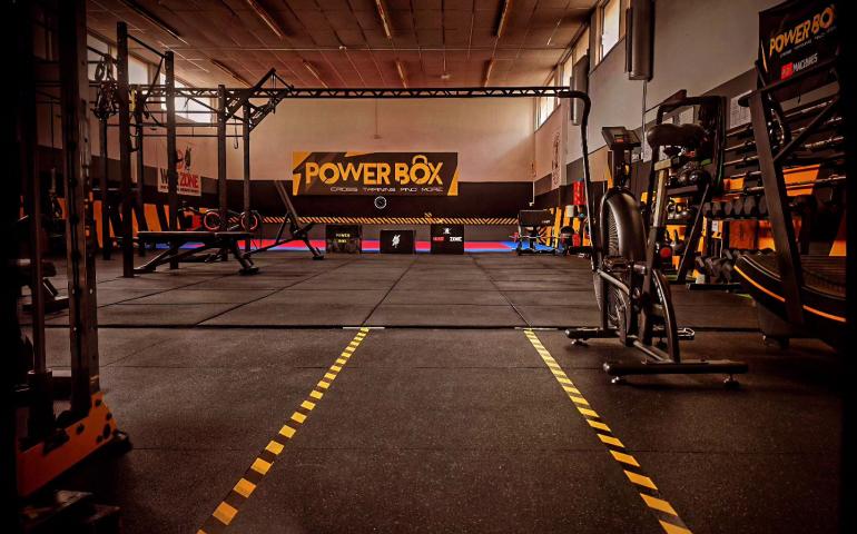 Power Box Kremasti.
Boby building.
Calisthenics.
Fitness.
Cross Fit.
TRX.
Martial arts.
Ωράριο λειτουργίας από 10 το πρωί έως 10 το βράδυ Δευτέρα εως Σάββατο.